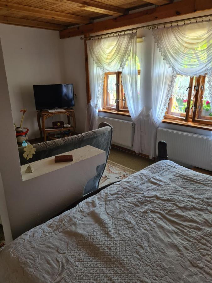Dworek Sw.Antoniego Slawutowo Extérieur photo