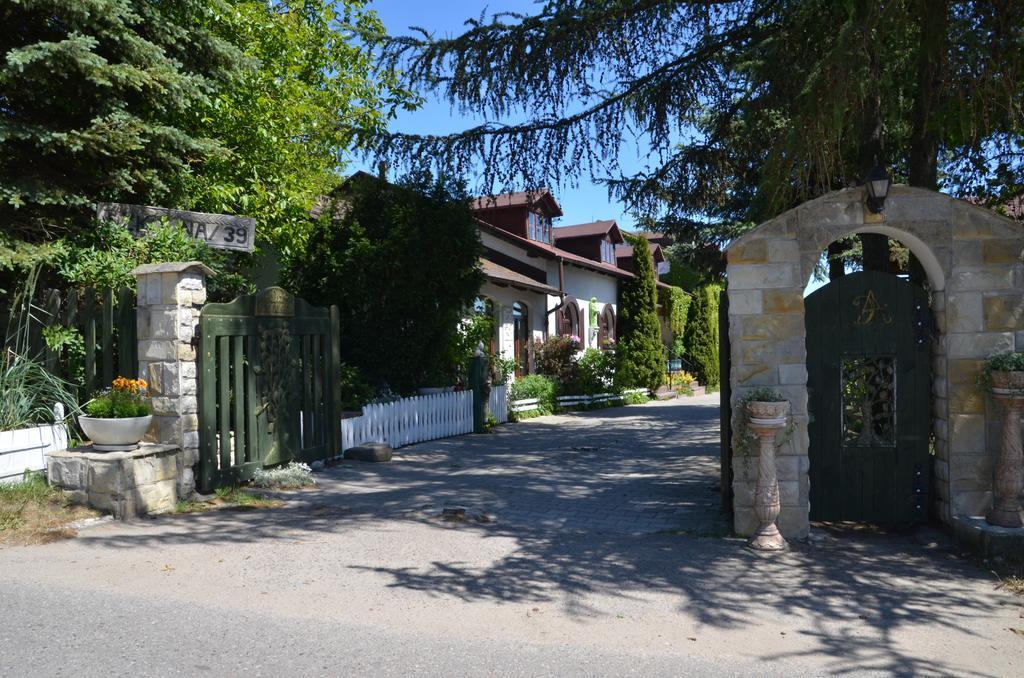 Dworek Sw.Antoniego Slawutowo Extérieur photo